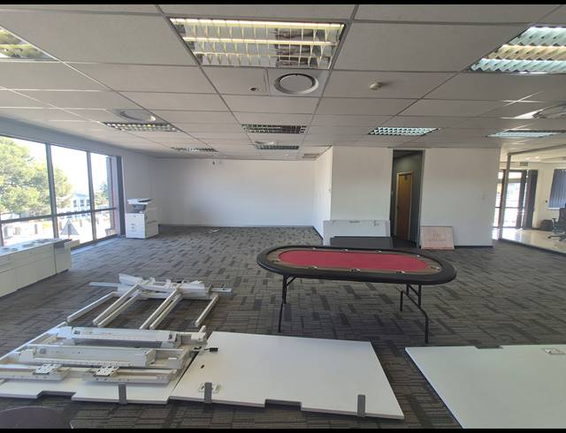242M² OFFICE TO LET IN WOODMEAD